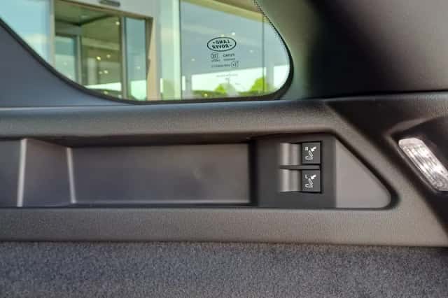 Land Rover Discovery Sport (2026) thumbnail 22