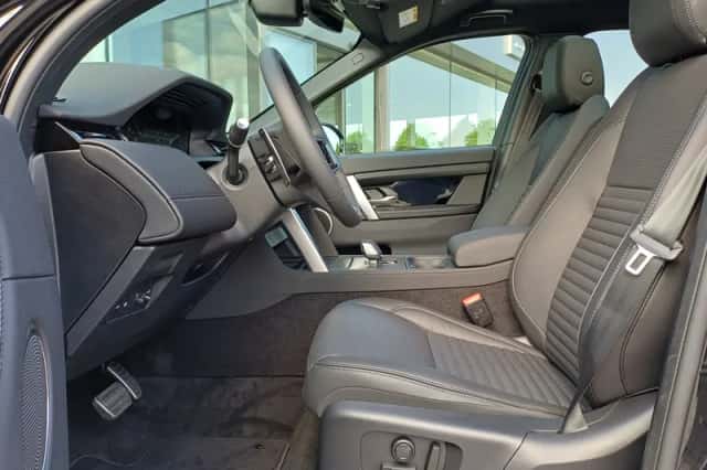 Land Rover Discovery Sport (2026) thumbnail 6