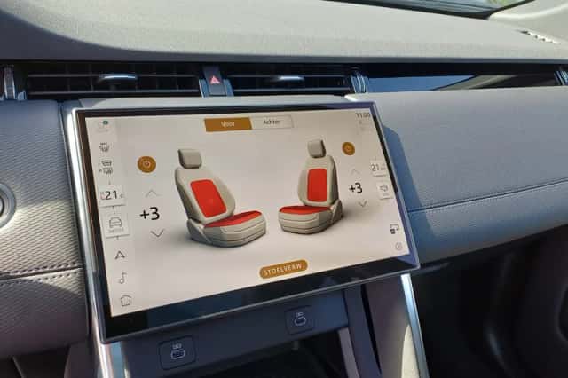 Land Rover Discovery Sport (2026) thumbnail 7