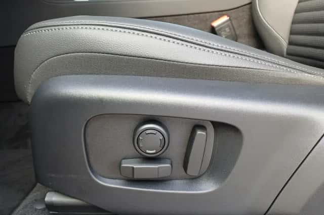 Land Rover Discovery Sport (2026) thumbnail 8