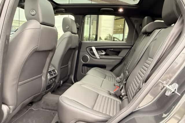 Land Rover Discovery Sport (2026) thumbnail 11