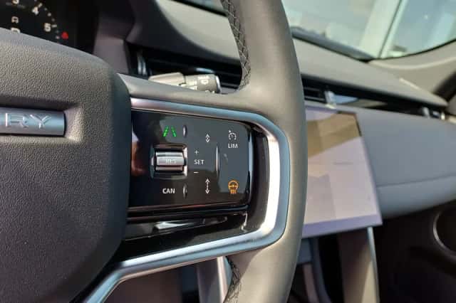 Land Rover Discovery Sport (2026) thumbnail 4