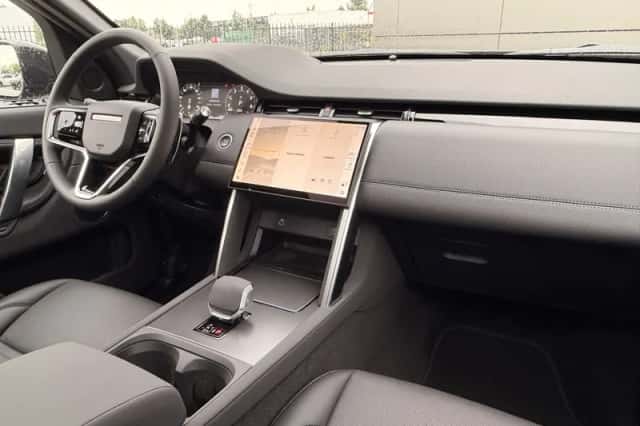 Land Rover Discovery Sport (2026) thumbnail 34