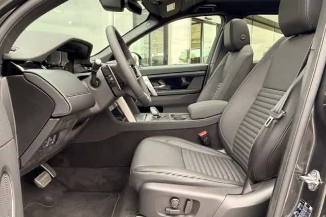 Land Rover Discovery Sport (2026) thumbnail 6