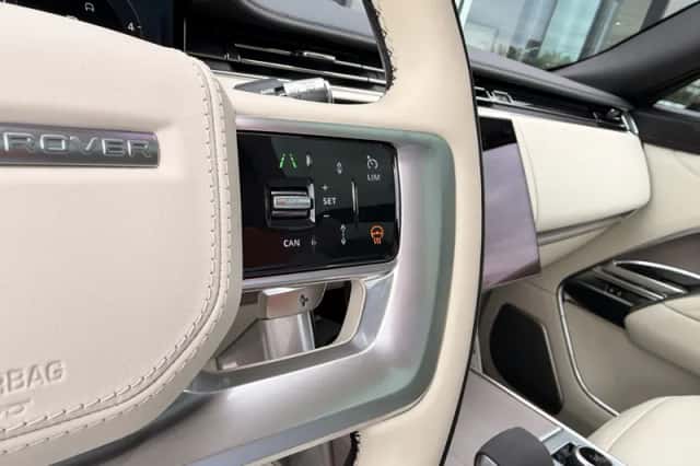 Land Rover Range Rover (2022) thumbnail 4