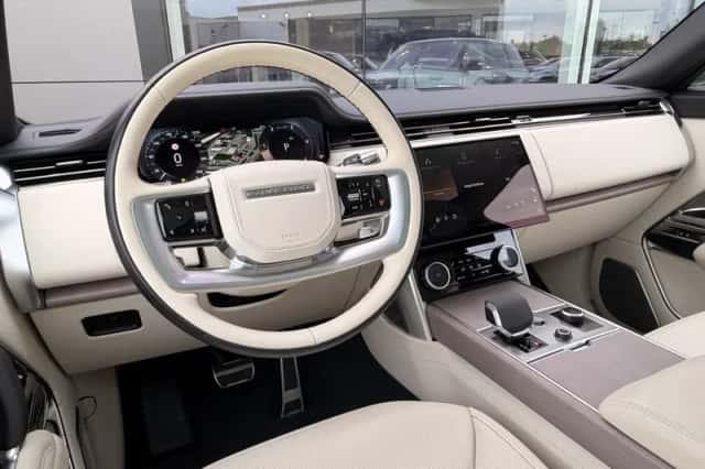 Land Rover Range Rover (2022) thumbnail 2