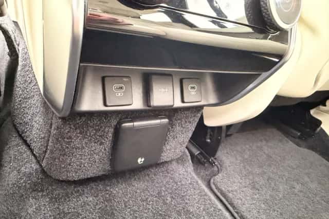 Land Rover Range Rover (2022) thumbnail 15