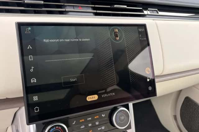 Land Rover Range Rover (2022) thumbnail 45
