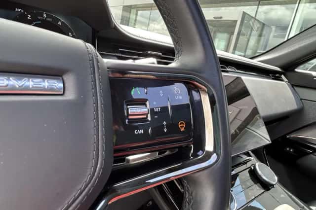 Land Rover Range Rover Sport (2023) thumbnail 3