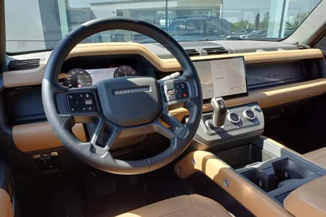 Land Rover Defender (2025) thumbnail 2