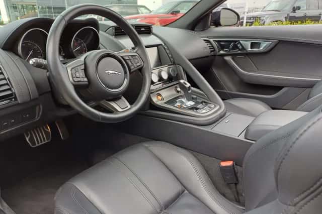 Jaguar F-Type (2016) thumbnail 2