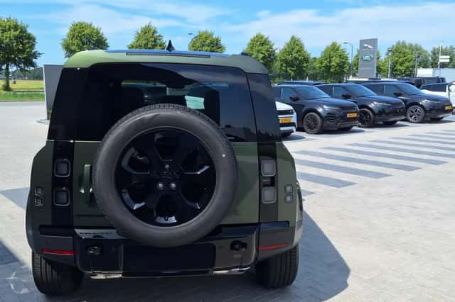 Land Rover Defender (2026) thumbnail 5