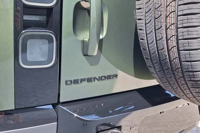 Land Rover Defender (2026) thumbnail 6