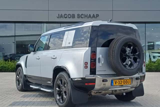 Land Rover Defender (2024) thumbnail 6