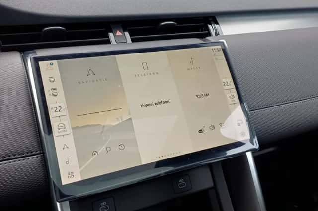 Land Rover Discovery Sport (2026) thumbnail 5