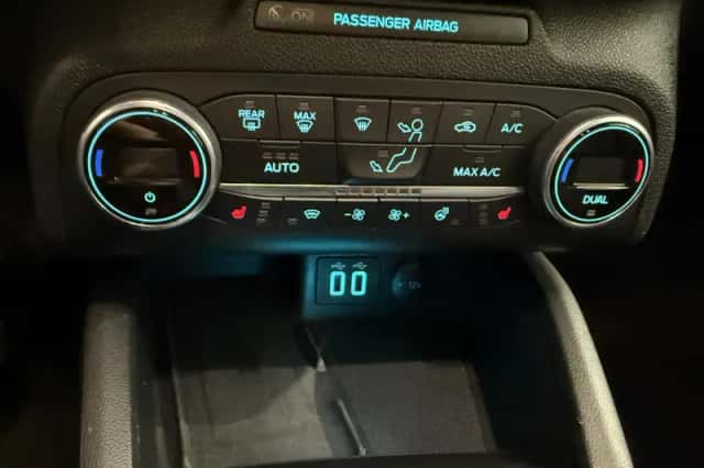Ford Focus (2021) thumbnail 23