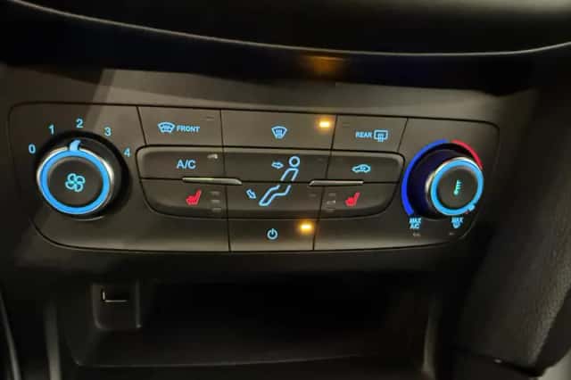 Ford Focus (2016) thumbnail 22
