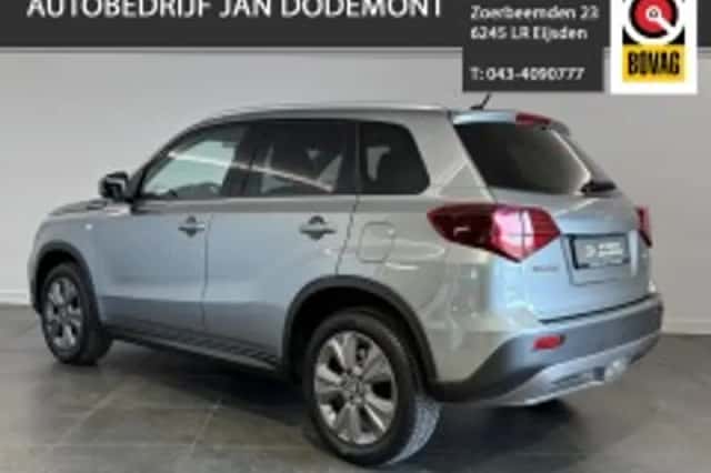 Suzuki Vitara (2023) thumbnail 4