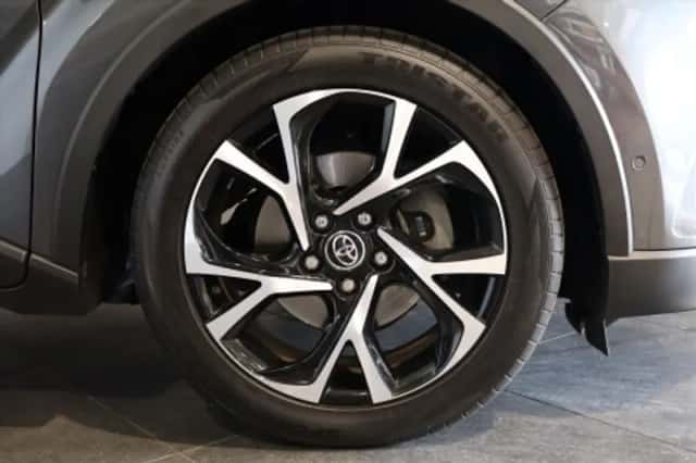 Toyota C Hr (2019) thumbnail 3