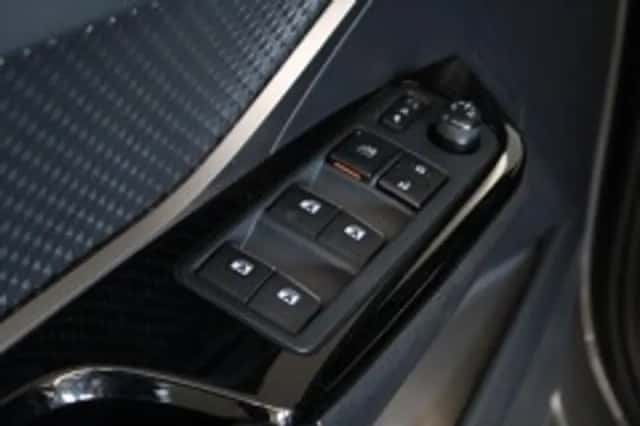Toyota C Hr (2019) thumbnail 5