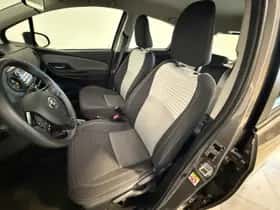 Toyota Yaris thumbnail 12