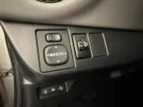 Toyota Yaris thumbnail 33