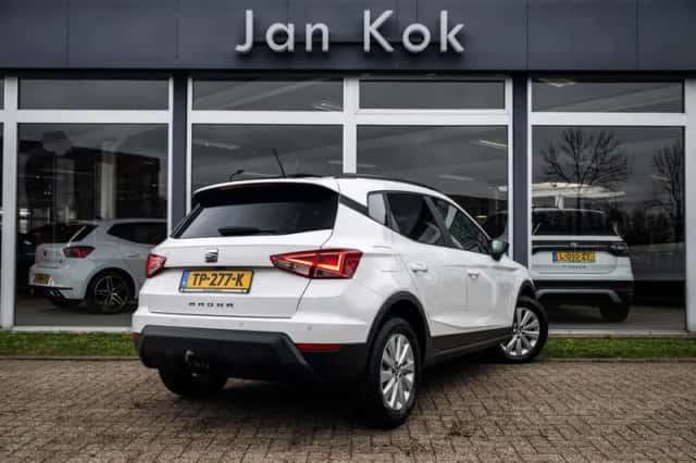 SEAT Arona (2018) thumbnail 3