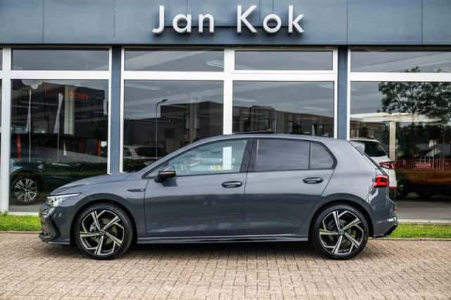 Volkswagen Golf (2023) thumbnail 2