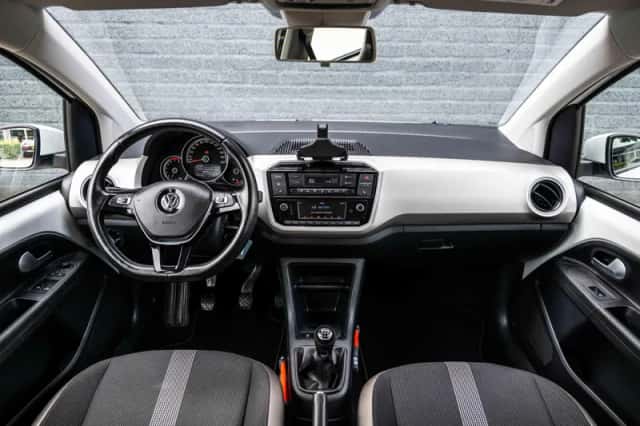 Volkswagen Up! (2019) thumbnail 5