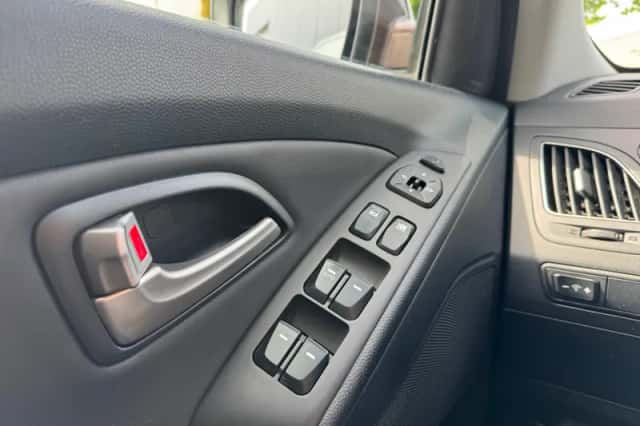Hyundai ix35 (2010) thumbnail 5
