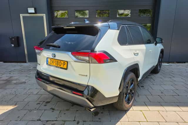 Toyota RAV4 (2019) thumbnail 2