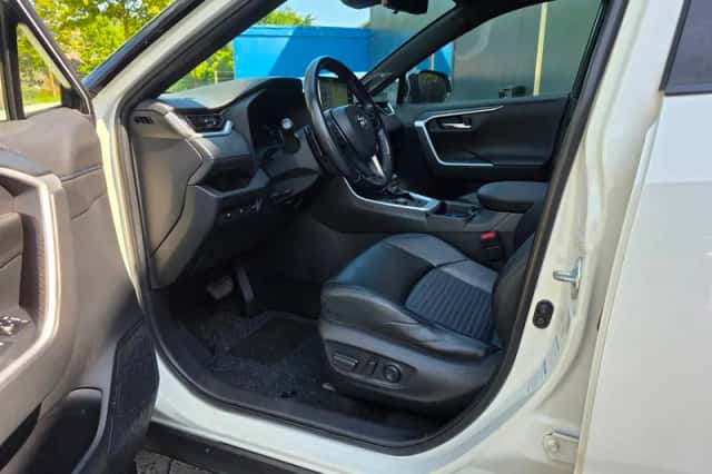 Toyota RAV4 (2019) thumbnail 3
