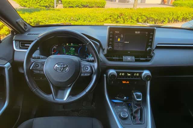 Toyota RAV4 (2021) thumbnail 4