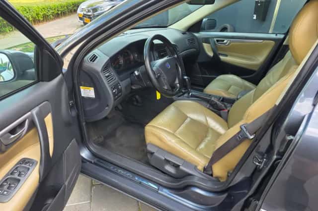 Volvo V70 (2004) thumbnail 3