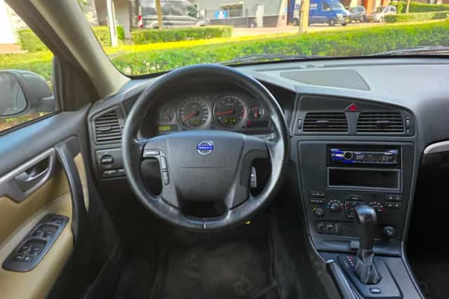 Volvo V70 (2004) thumbnail 4