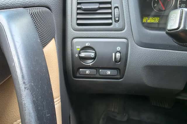 Volvo V70 (2004) thumbnail 6