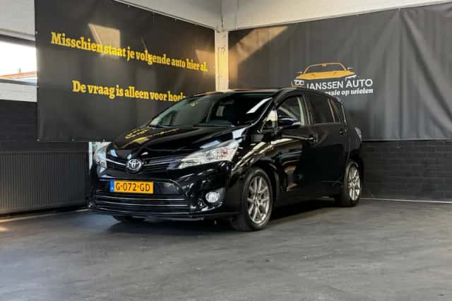 Toyota Verso (2013) thumbnail 2