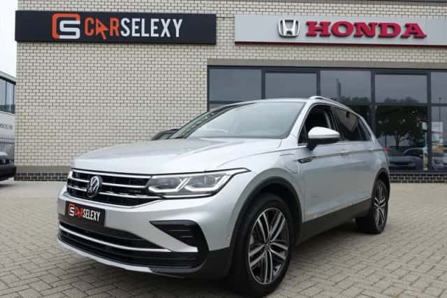 Volkswagen Tiguan (2023) thumbnail 2