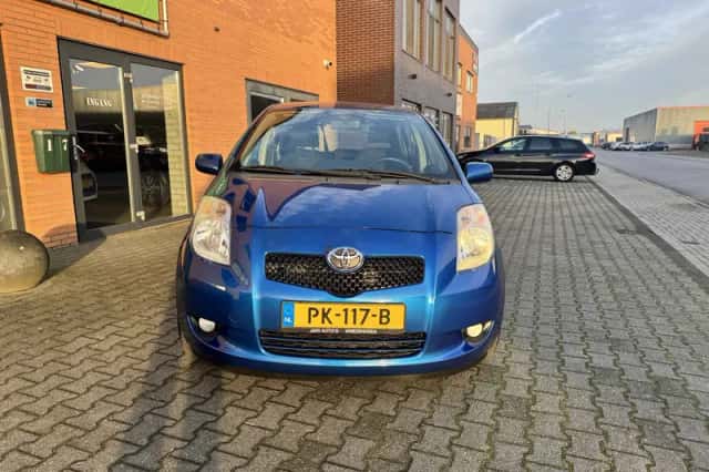 Toyota Yaris (2008) thumbnail 2