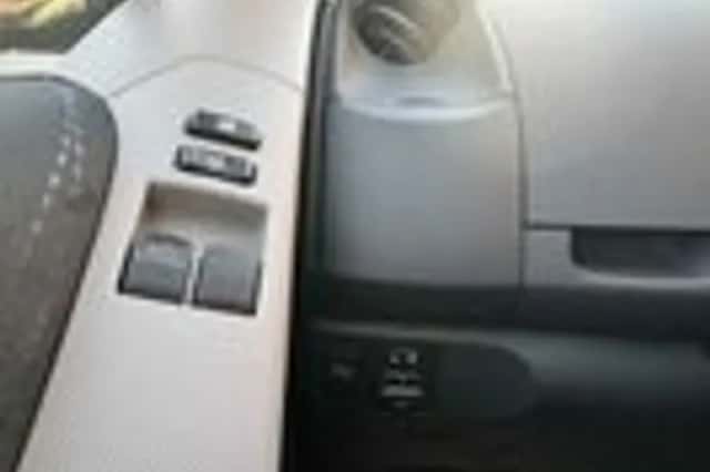 Toyota Yaris (2008) thumbnail 16