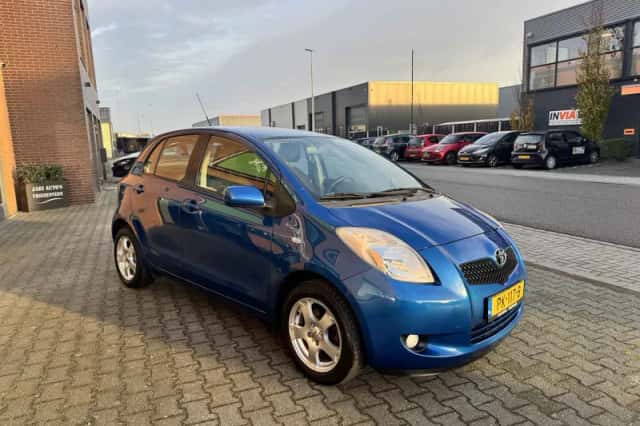 Toyota Yaris (2008) thumbnail 3