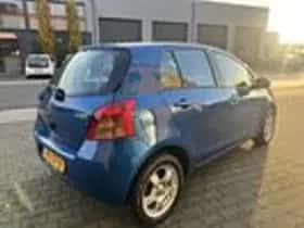 Toyota Yaris thumbnail 4