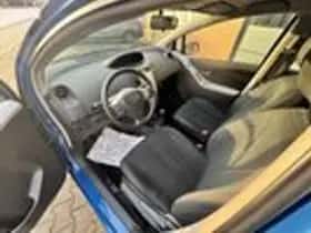 Toyota Yaris thumbnail 8