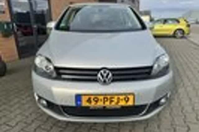 Volkswagen Golf (2011) thumbnail 2