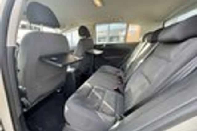 Volkswagen Golf (2011) thumbnail 12