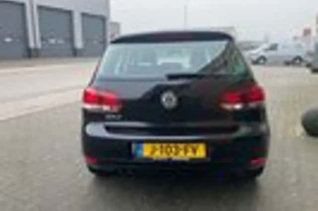 Volkswagen Golf (2009) thumbnail 4