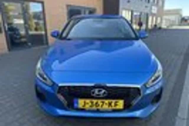 Hyundai i30 (2018) thumbnail 2
