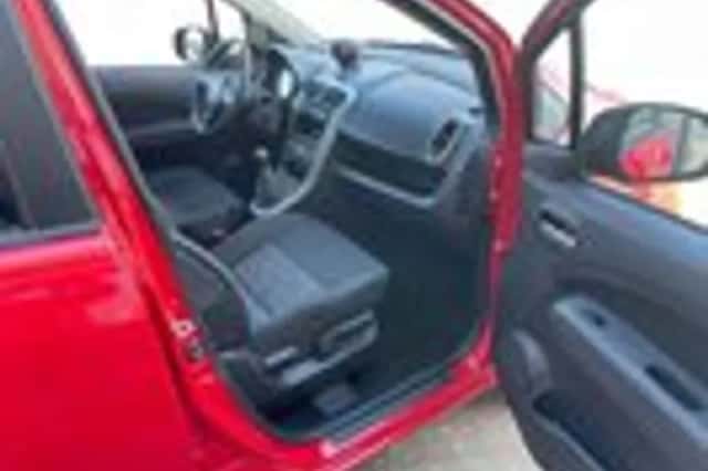 Suzuki Splash (2010) thumbnail 8