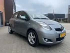 Toyota Yaris (2010) thumbnail 2