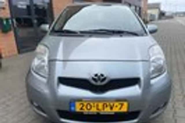 Toyota Yaris (2010) thumbnail 3